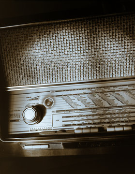 R&ouml;hrenradio alt Schatten