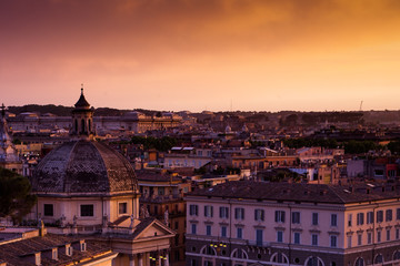Naklejka premium Romantic illuminated old Rome city square with basilica view