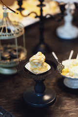 Little eclair on black plate on leg