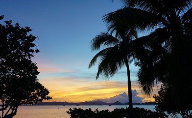 Obraz premium Tropical sunset over the Caribbean Sea in the US Virgin Islands
