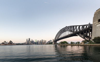 Fototapeta na wymiar Sunrise over Sydney Harbour viewed from Kirribilli in North Sydney.