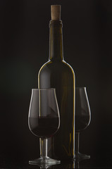877441 Bottle of wine and vine glass