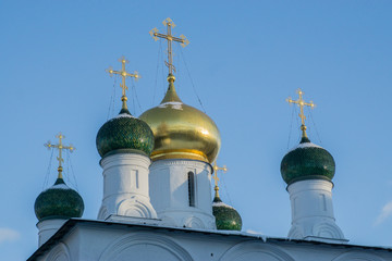 Fototapeta na wymiar The cupolas of the Orthodox Cathedral