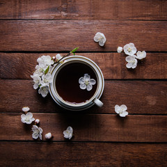 чай и белые цветы