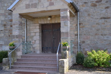 Um eine alte Dorfkirche