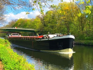 Frachtschiff auf dem Wasserweg
