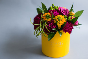 Round paper box with yellow and violet flowers