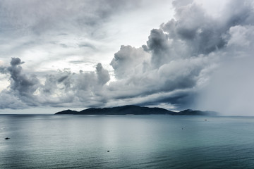Fototapeta na wymiar Amazing seascape with dramatic stormy sky