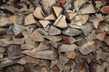 Stapel aus Brennholzscheiten