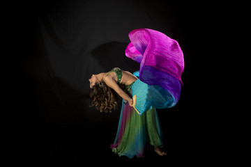 Obraz premium Bailarina de la danza oriental o del vientre