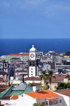 Blick &uuml;ber Ponta Delgada (Azoren) von der Kirche M&aacute;e de Deus