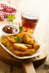 Baked potato wedges with tomato sauce