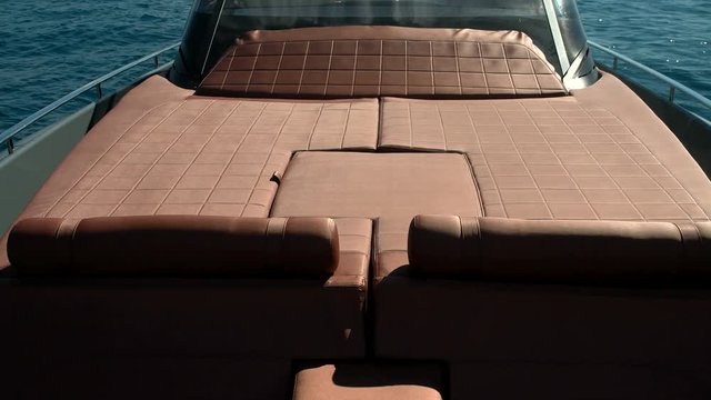 Sunbathing area and sofas in the front area of a maxi rib.