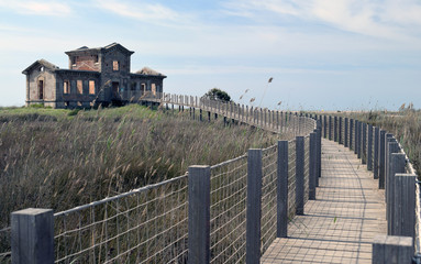 Rio Llobregat delta desenbocadura al mar
