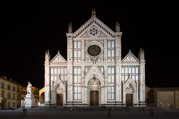 Fototapeta premium Basilica di Santa Croce at night, Florence, Italy