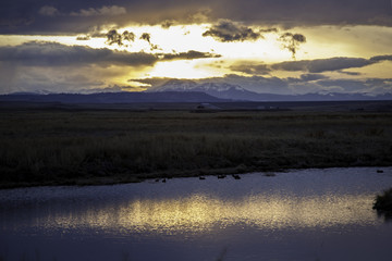 Obraz na płótnie Canvas Sunset water reflection