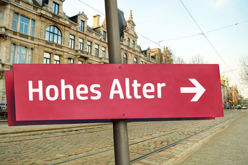 Schild 211 - Hohes Alter