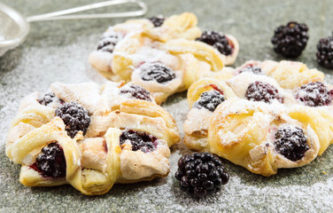 blackberry puff pastry