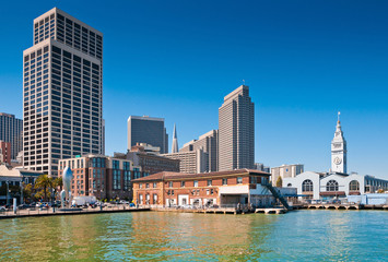Naklejka premium San Francisco skyline view from Pier 14, California, USA