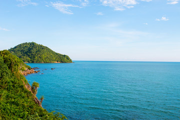 Fototapeta na wymiar green moutian with blue sea view