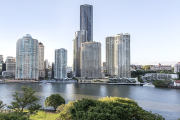 Fototapeta na wymiar risbane cityscape and Riverwalk viewed from East Brisbane