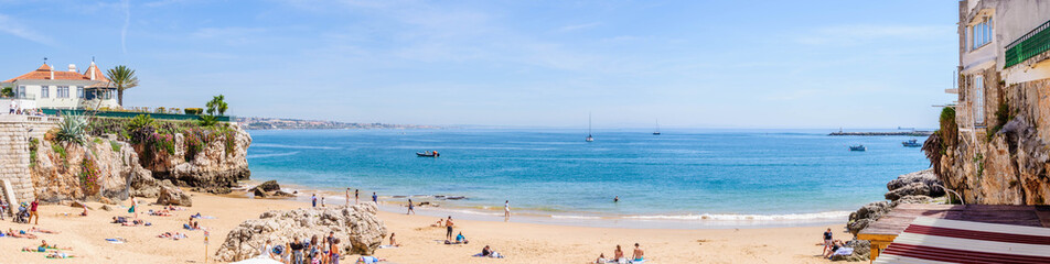 Fototapeta na wymiar Panorama plage de Cascais au Portugal