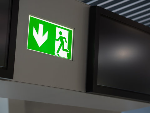 Notfall - Notausgang - Schild - Sicherheit - Fluchtweg
