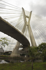 Obraz premium Marginal Pinheiros, Pinheiros river, Estaiada bridge - Sao Paulo, Brazil