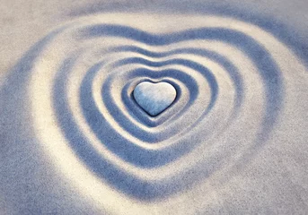 Foto op Canvas Stenen hart in golven van zand © peterschreiber.media
