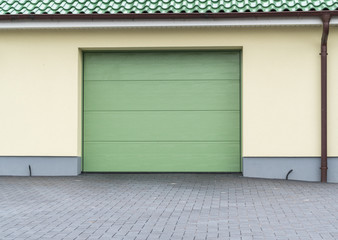 Grünes Garagentor © GM Photography