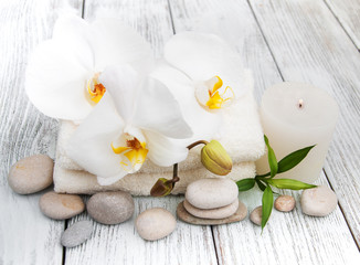 Fototapeta na wymiar Spa products and white orchids