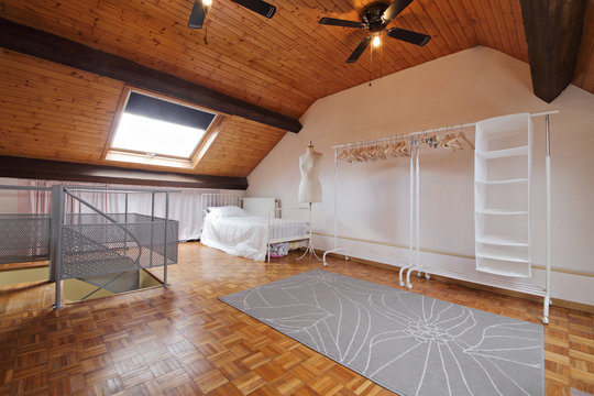 chambre am&eacute;nag&eacute;e sous le toit