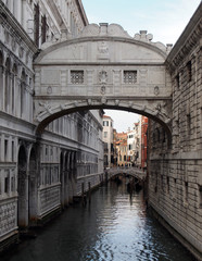 Fototapeta premium Venice bridge of sighs doges palace and canal