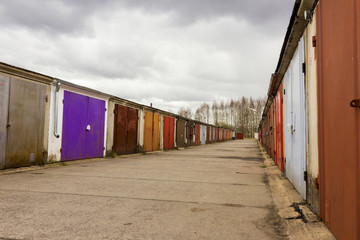Naklejka premium Garage community perspective on a cloudy day