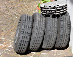 Tyre Autoreifen Pneumatico Tire Pneu Pneumatique Pneumatici Neumático véhicule टायर...