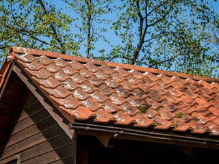 Altes verschmutztes Dach