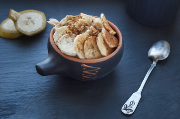 Oatmeal with caramel, banana and nuts.