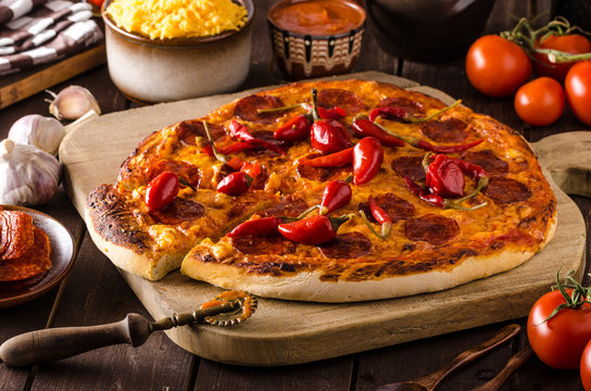 Pizza salami pepper