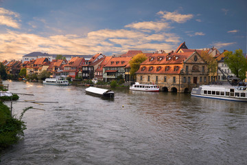 Obraz premium Scenic summer panorama at sunset of the Old Town pier architecture in Bamberg, Bavaria, Germany.