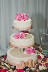 Wedding cake three tier with flowers 7831.