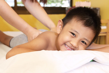 Obraz na płótnie Canvas Asian kid getting a massage