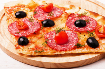Pizza with pepperoni, tomatoes and olives