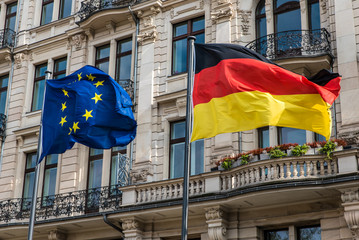 Fahnen Europa Deutschland Wiesbaden Staatskanzlei © dietwalther