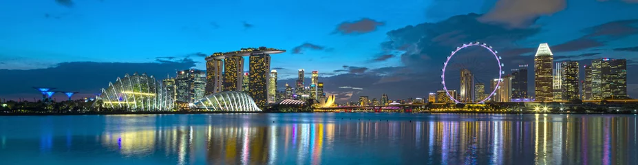 Selbstklebende Fototapete Singapur Singapur Skyline zur blauen Stunde