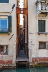 Fototapeta na wymiar narrow street in Venice city in spring