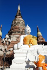 Fototapeta na wymiar Ancient white buddha statues and ruined pagoda at Wat Yai Chai Mongkol in Ayutthaya historic attractions,Thailand