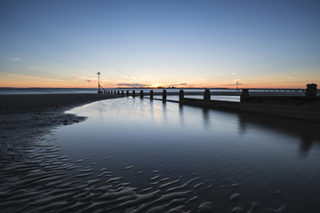Obraz premium Beautiful vibrant Spring sunset long exposure beach landscape