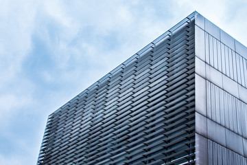 Fototapeta na wymiar Konzerngebäude, Wolken, Architektur
