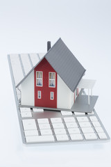 Wohnhaus auf Tastatur