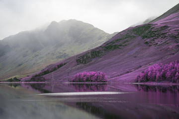 Fototapety  Oszałamiający alternatywny kolor Jesienny obraz krajobrazu jeziora Buttermere w Lake District w Anglii